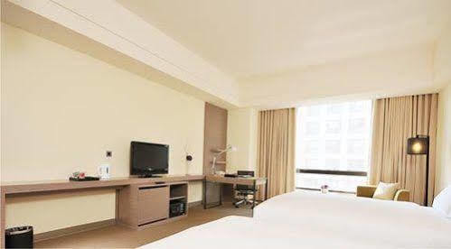 Academy Hotel Tainan Bagian luar foto